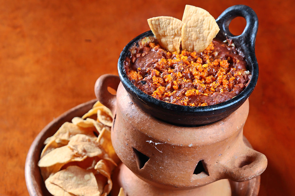 fundido de frijoles y chorizo suelto