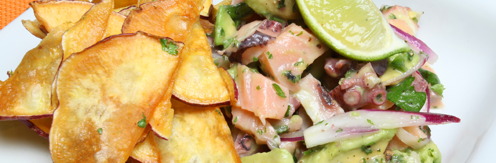 Ceviche de salmón, pulpo y aguacate