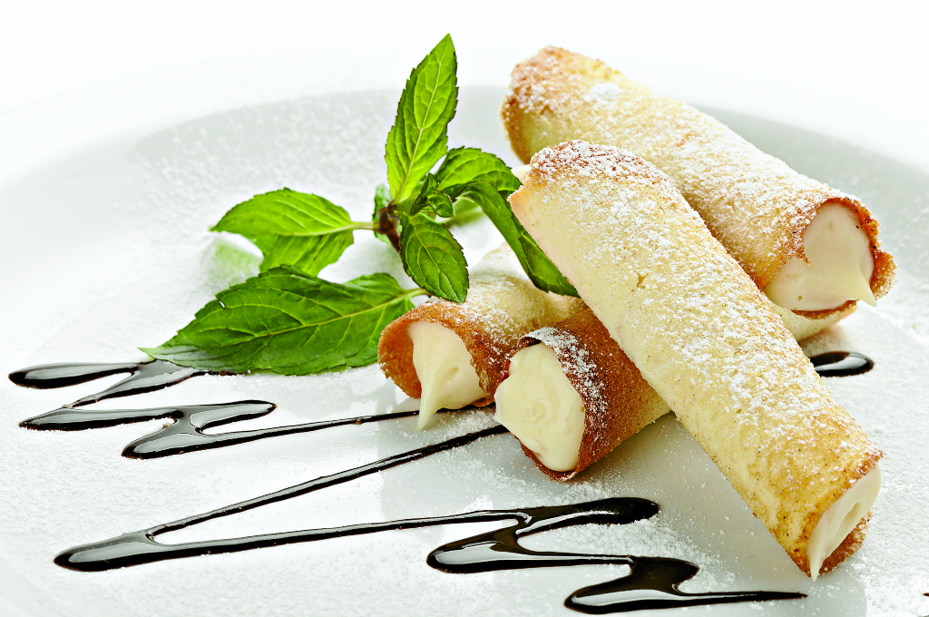 Cannolis rellenos de crema