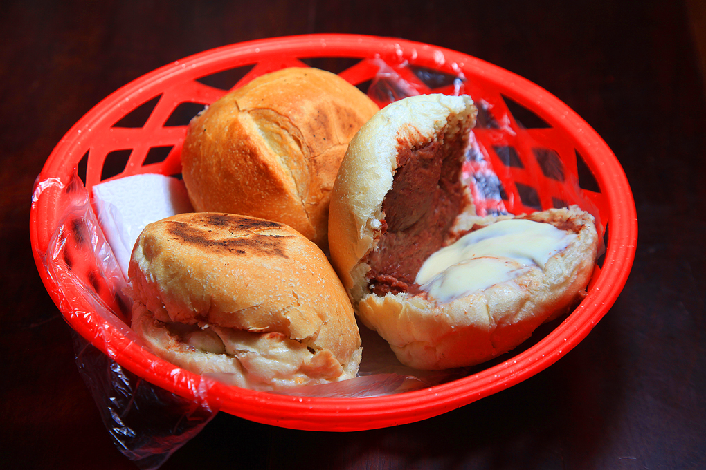 Los mejores panes con frijoles de la capital.