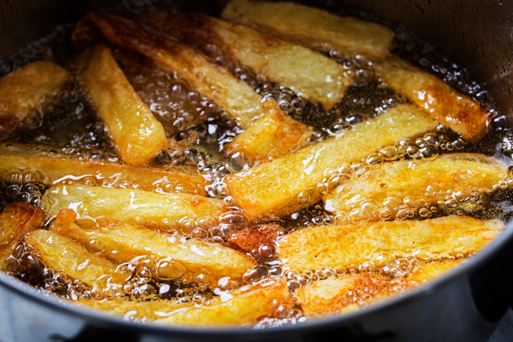 Papas fritas en sartén