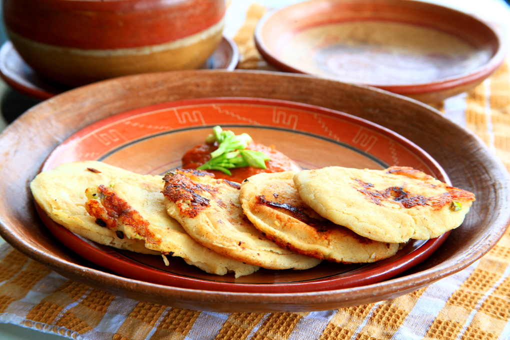 Las empanadas de loroco son muy populares en el occidente del país.