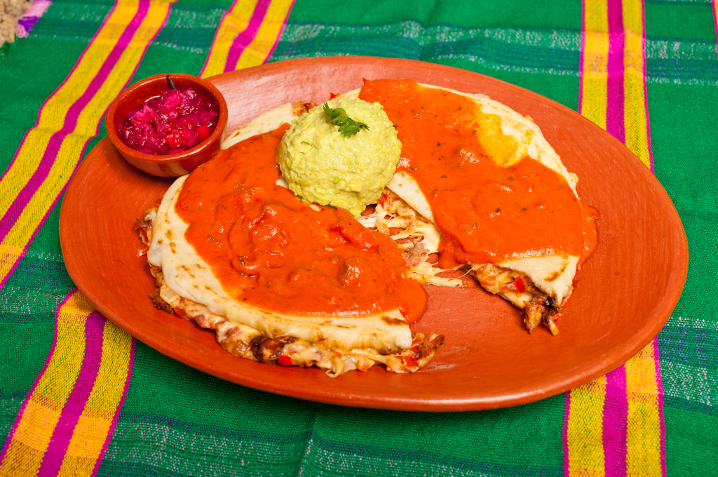 gringa de res y guacamole