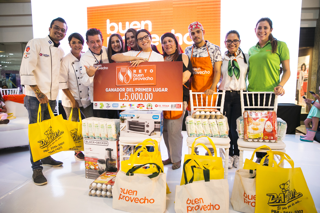 Ganadores del primer, segundo y tercer lugar del Reto Buen Provecho.