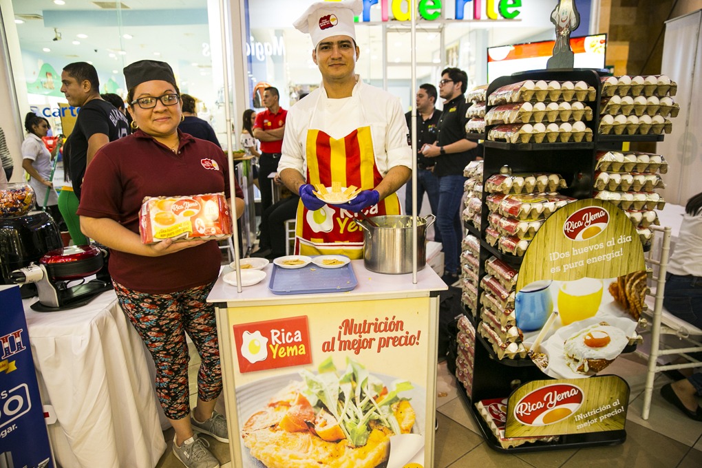 Rica -Yema patrocinador presente del Concurso La Mejor Baleada.