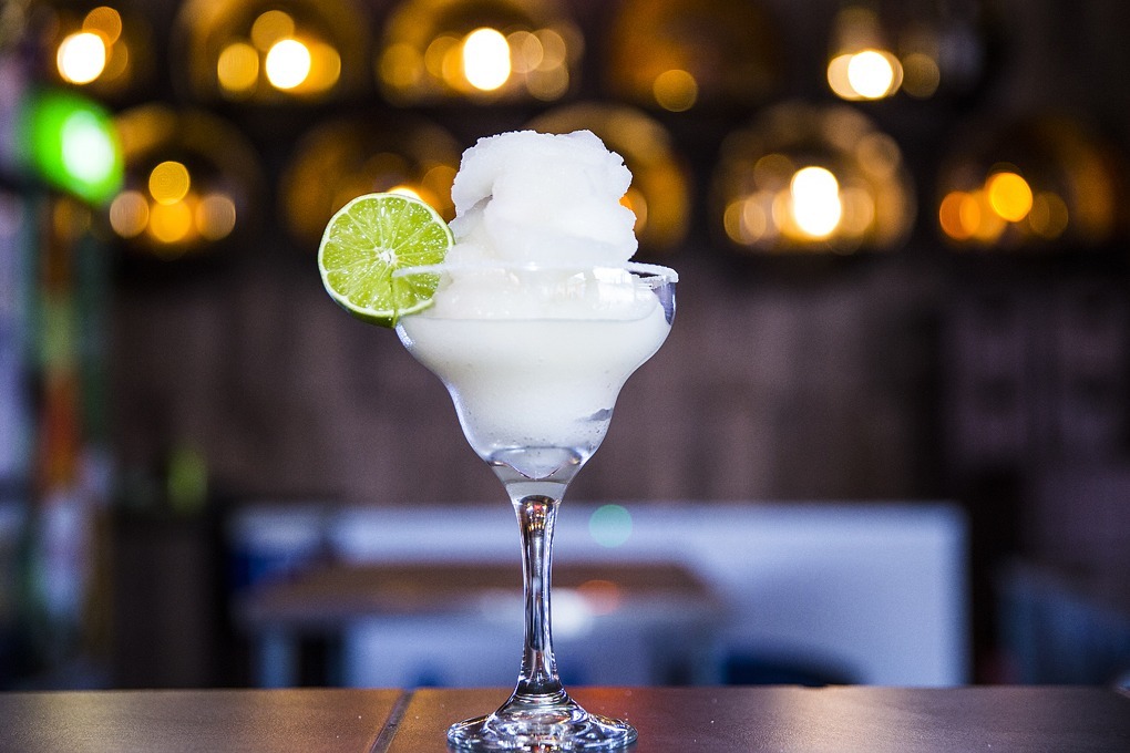 Te invitamos a que visites El Quinto Patio y disfrutes de una margarita.