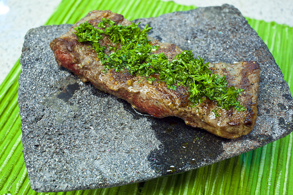 Filete de carne y chimichurri