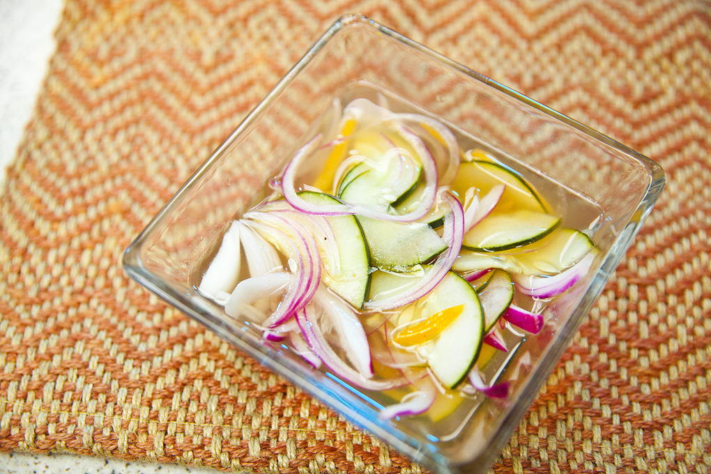 Encurtido de cebolla y pepino