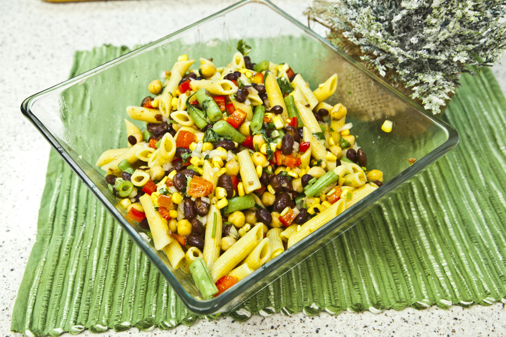 Ensalada fría de pasta y granos