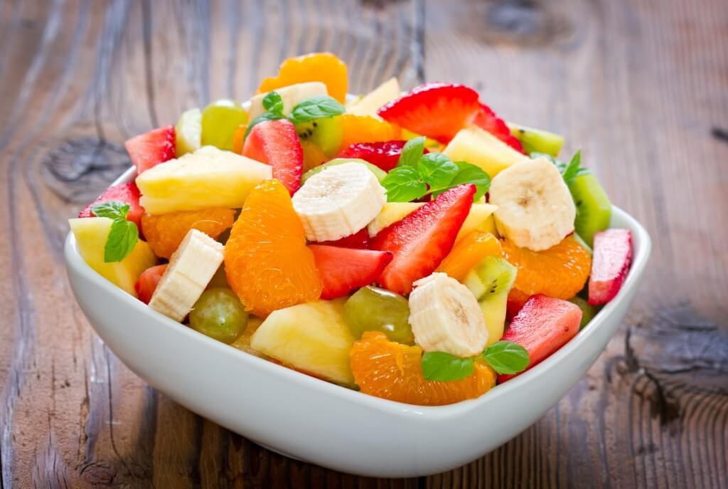 Ensalada de frutas con miel.