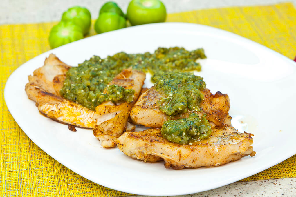 Filete de corvina con salsa de cilantro