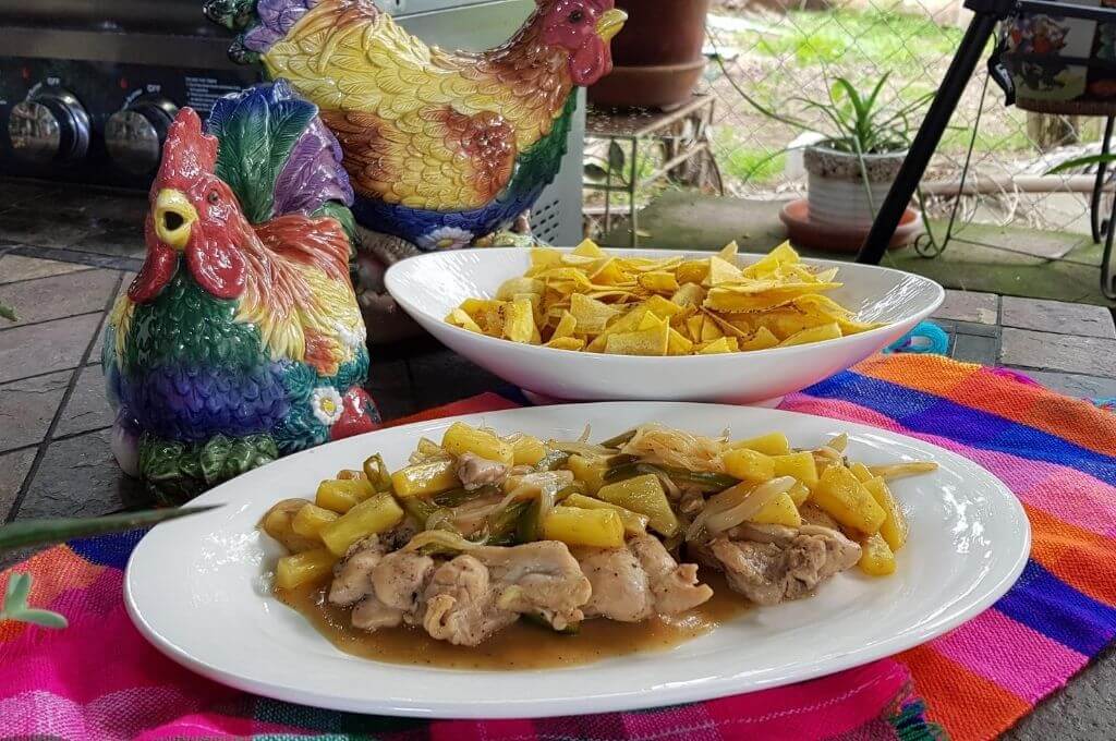 Pollo con piña y ron