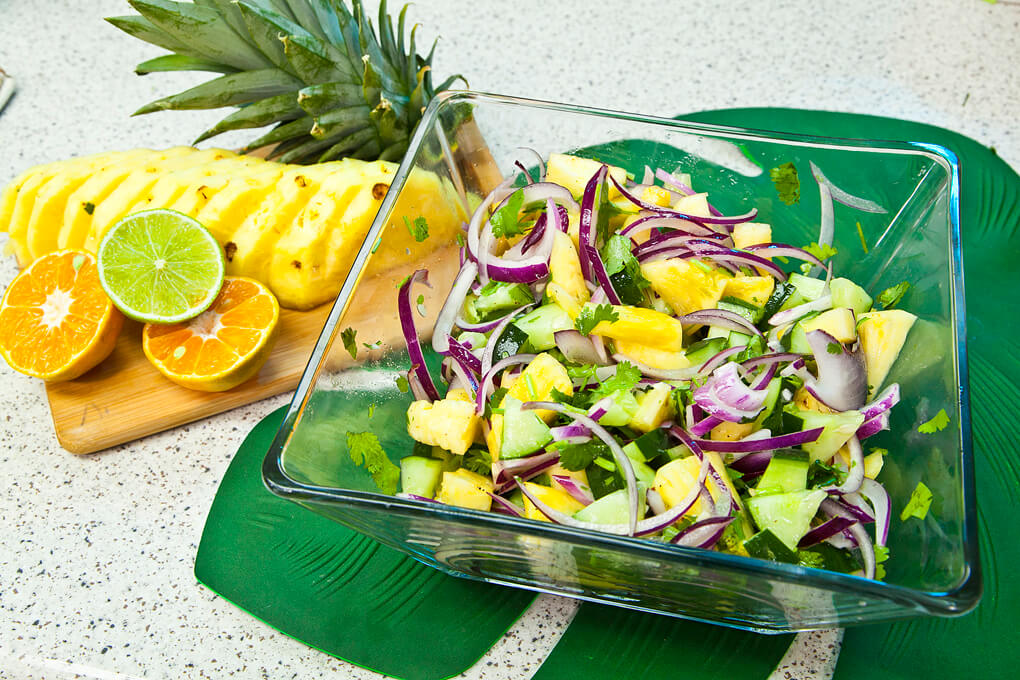 Ensalada de piña y pepino