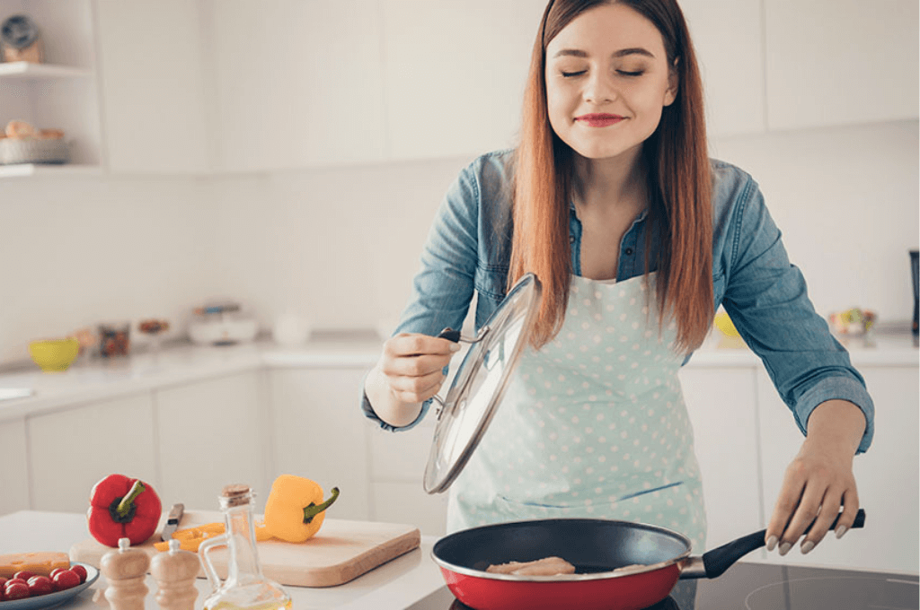 Mujer cocinando