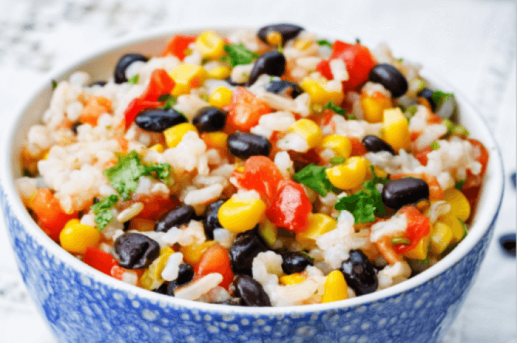 Arroz con frijoles, chile y maiz