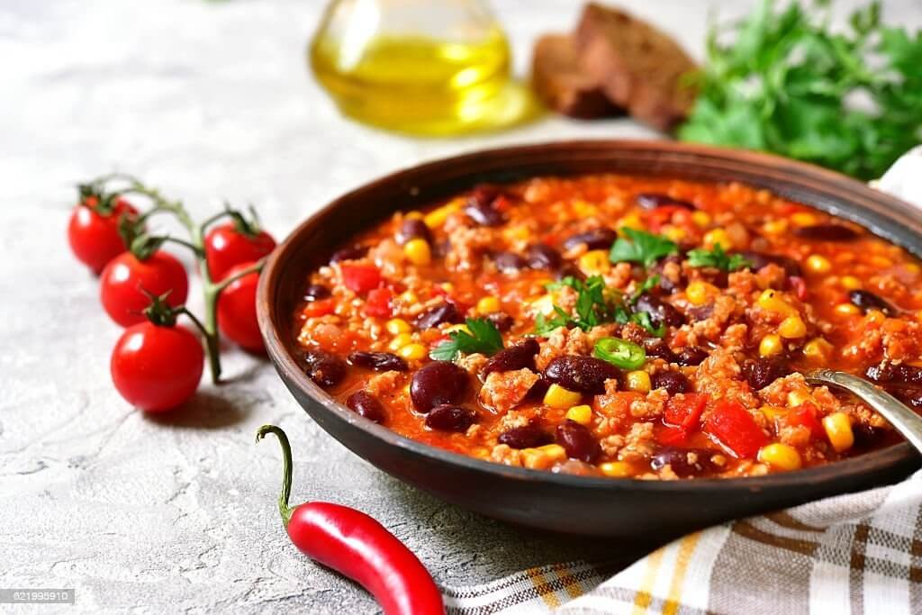 Chili con carne, frijoles y maíz