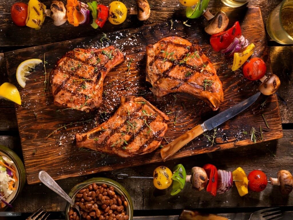 Chuletas ahumadas con vegetales