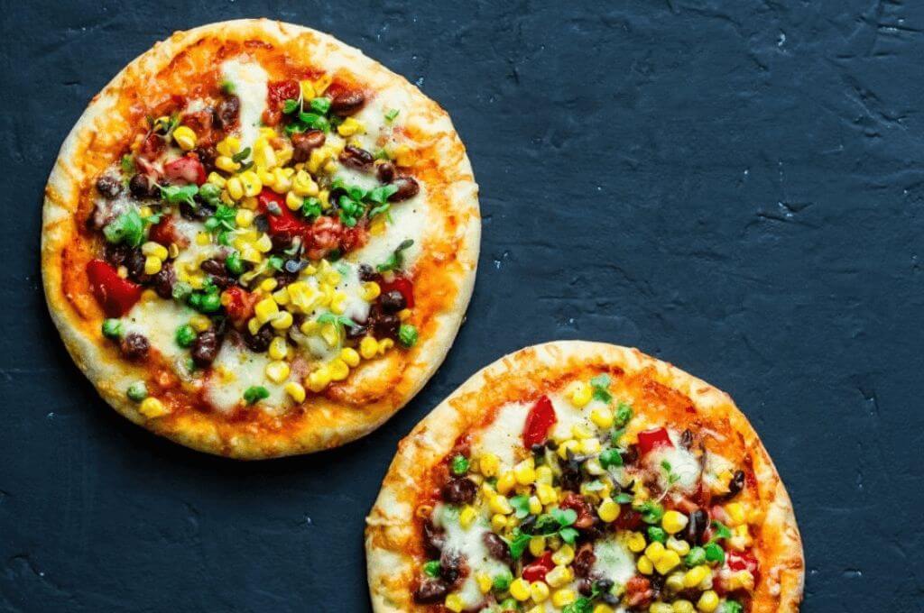 Sorprende a todos con esta pizza mexicana, que combina muchos sabores y colores.