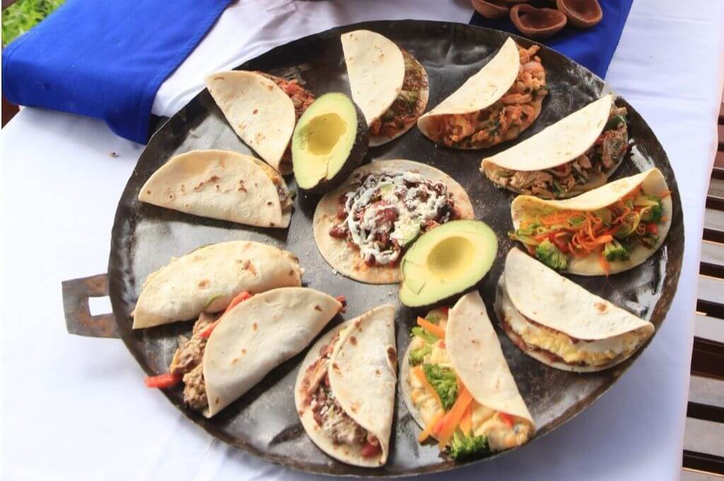 En todo Honduras encuentras una variedad de tipos de baleadas con sus rellenos.