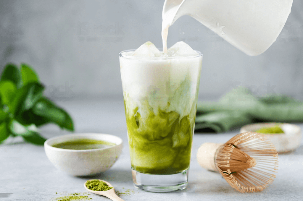 alt="Iced latte de matcha"