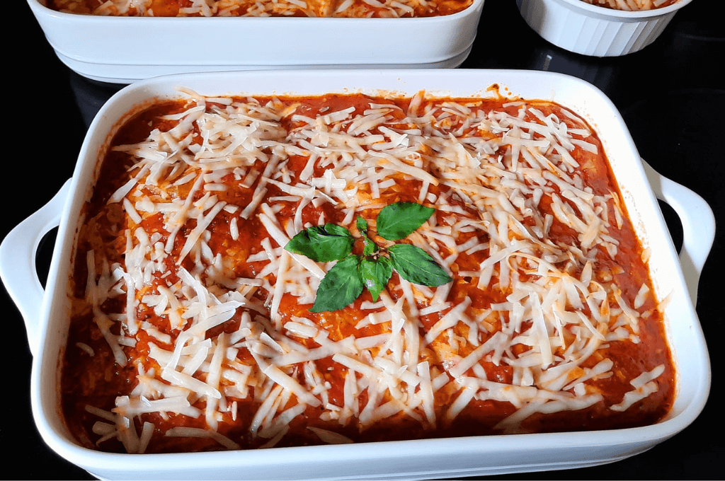 Pasta a la parmesana presentada por Noemy Cantarero a los jurados.