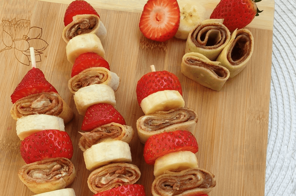 Pinchos de panqueque y fresa, una manera distinta de comerlos.