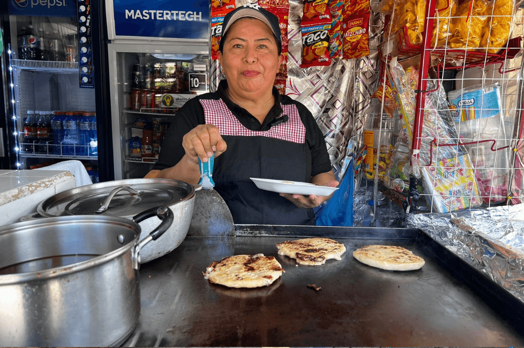 Pupusas La Gran Villa ofrece todo tipo de golosinas que encantan a todo público.