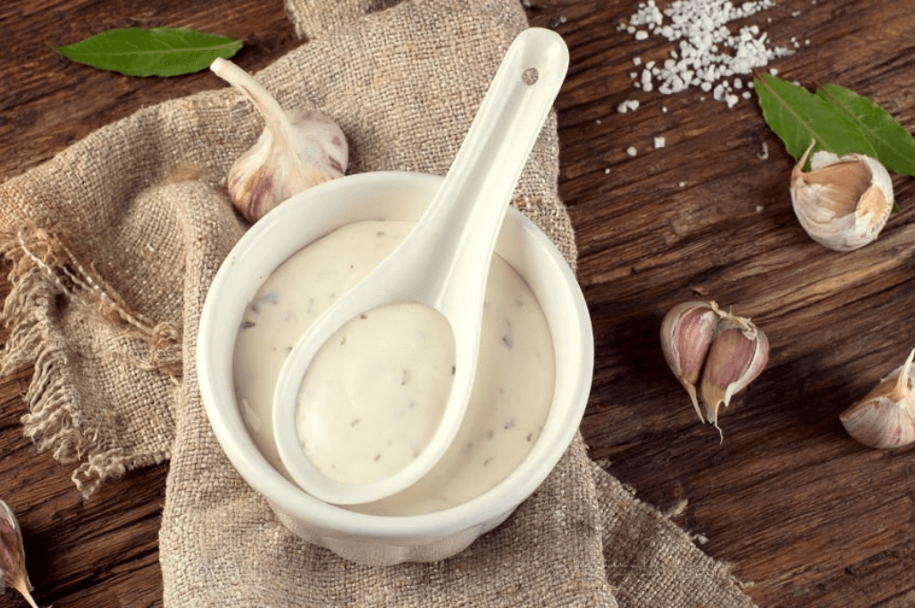 Salsa de ajo, un inconfundible sabor para cualquier receta.