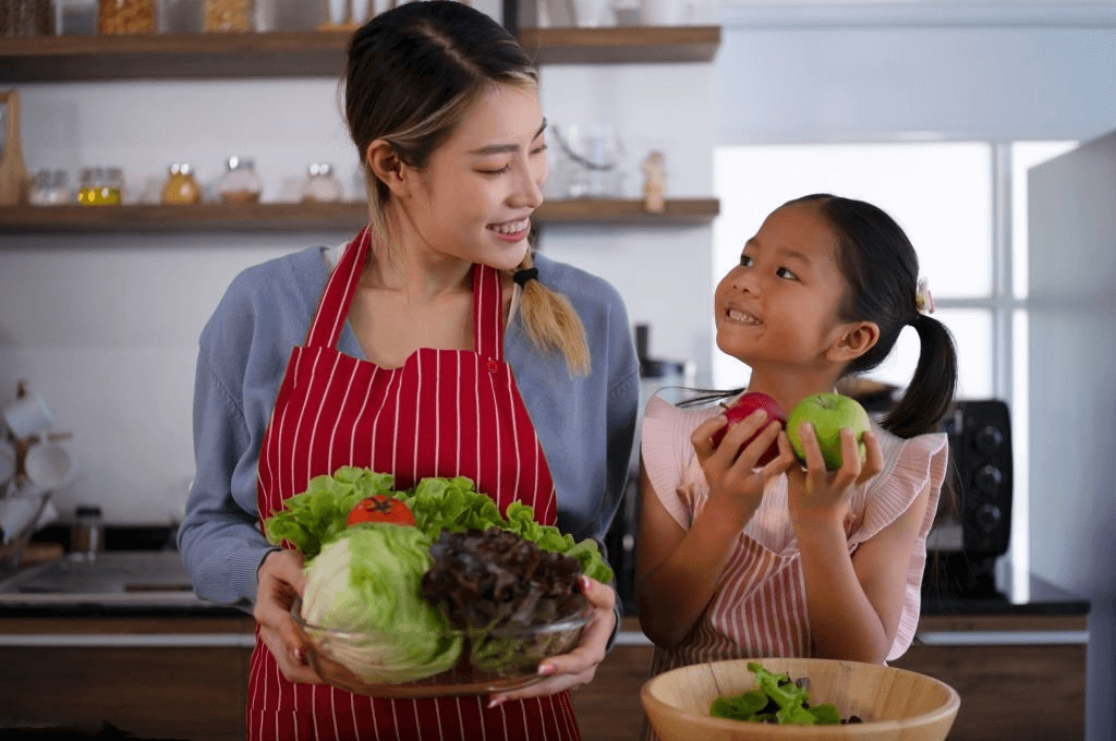 Sigue estos consejos para fomentar el consumo de frutas o verduras en tus niños.