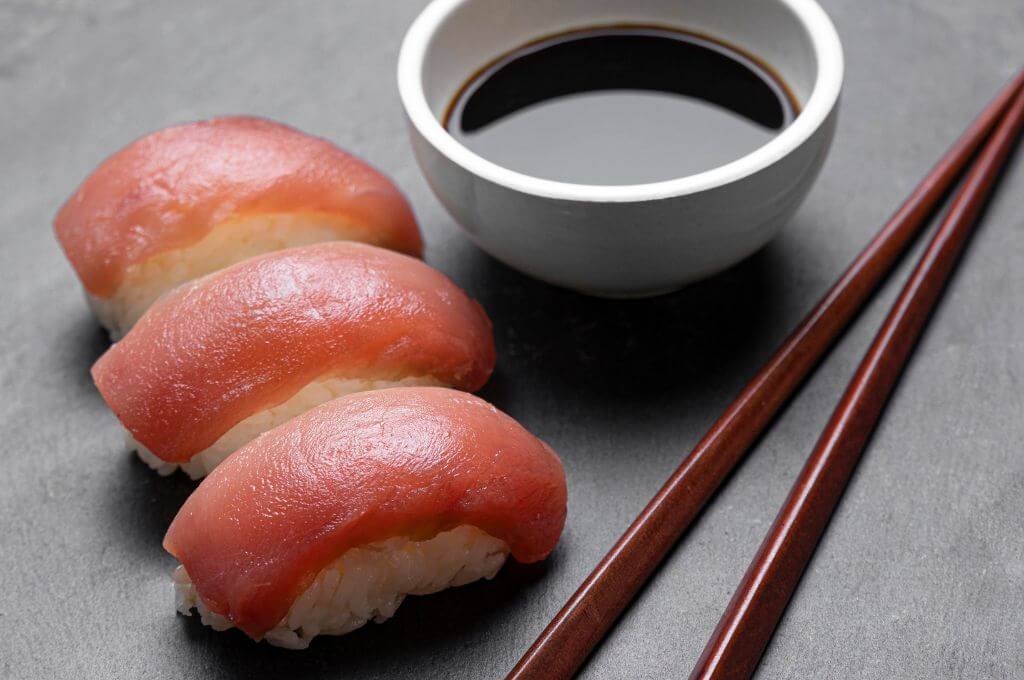 recetas de sushi casero: nigiri de atún
