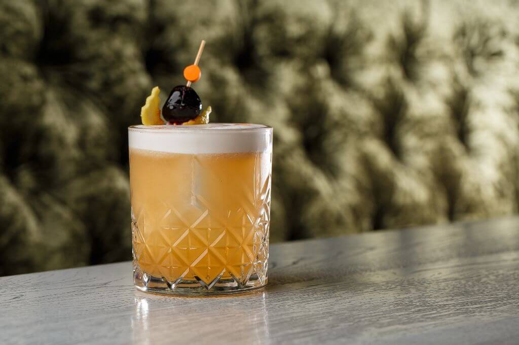Receta de Whiskey Sour: El clásico atemporal que nunca pasa de moda